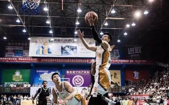 大学生篮球爱好者如何借鉴偶像的成长路径_2